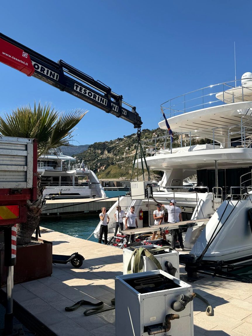 Manutention avec camion-grue